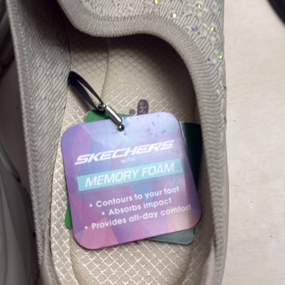 NWT Skechers Cream Mules & Clogs with Cushioned Comfort - Picture 3 of 9